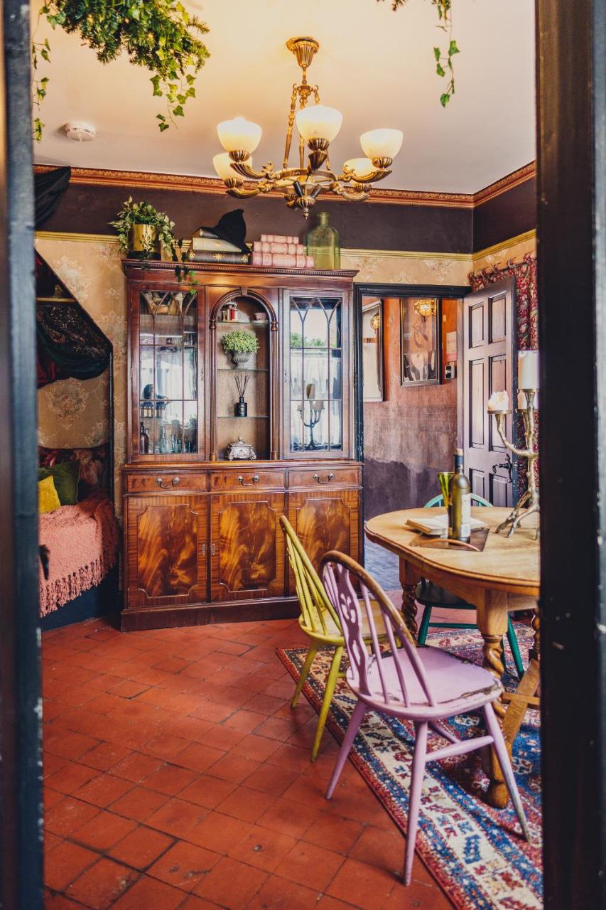 101 House At The End. Witchcraft & Wizardry House — photo 4
