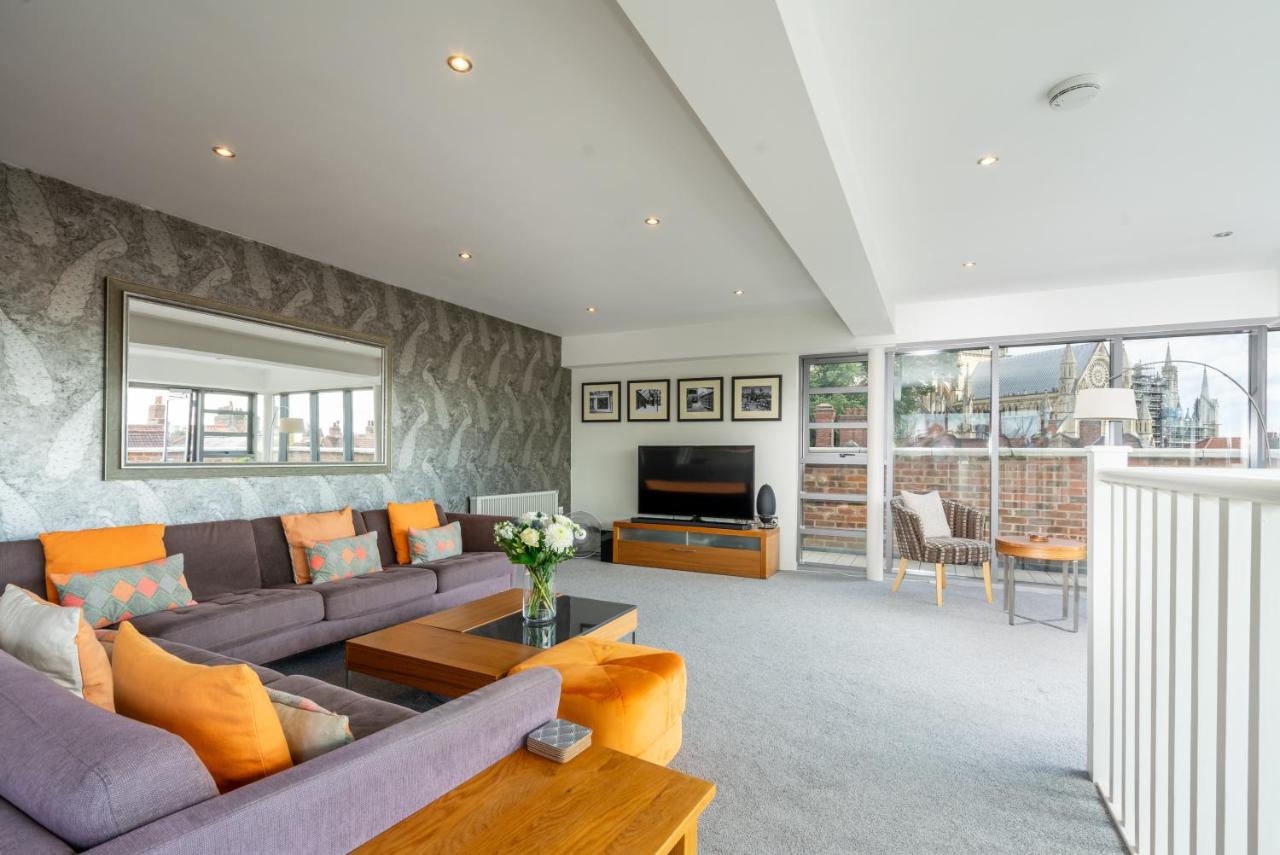 11 Stonegate Court — photo 2