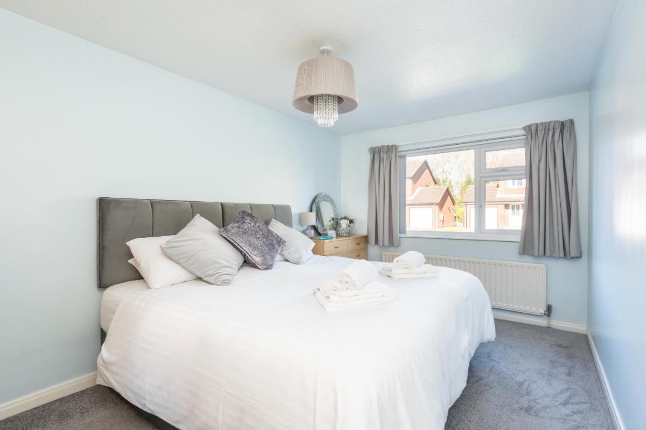 14 Acomb Wood Drive Peaceful 2-Bed Home in York with Free Parking - Pass the Keys — photo 2
