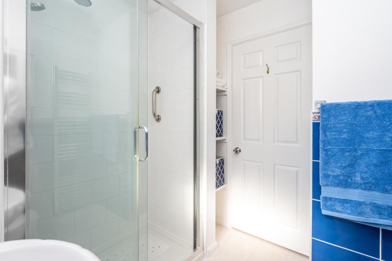 14 Acomb Wood Drive Peaceful 2-Bed Home in York with Free Parking - Pass the Keys — photo 3