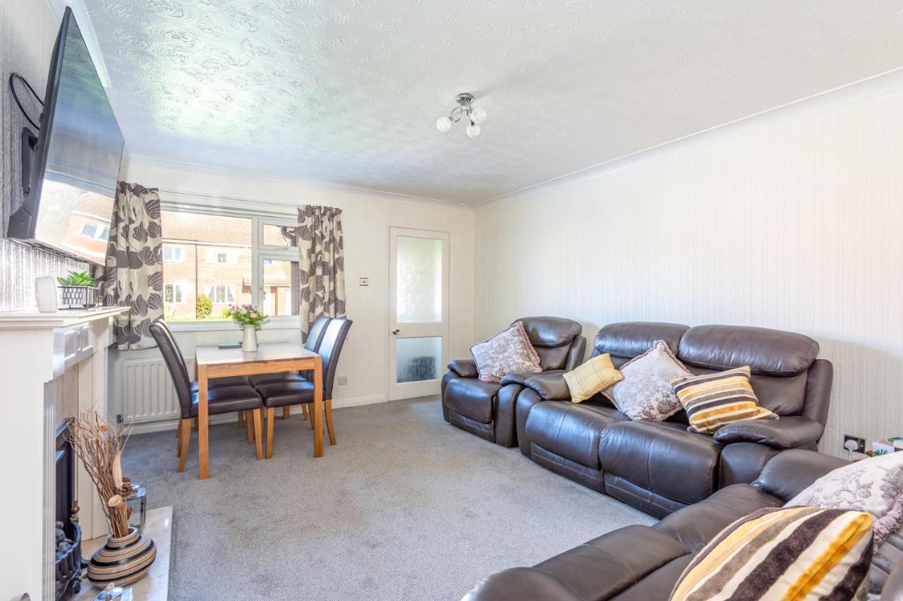 14 Acomb Wood Drive Peaceful 2-Bed Home in York with Free Parking - Pass the Keys — photo 5