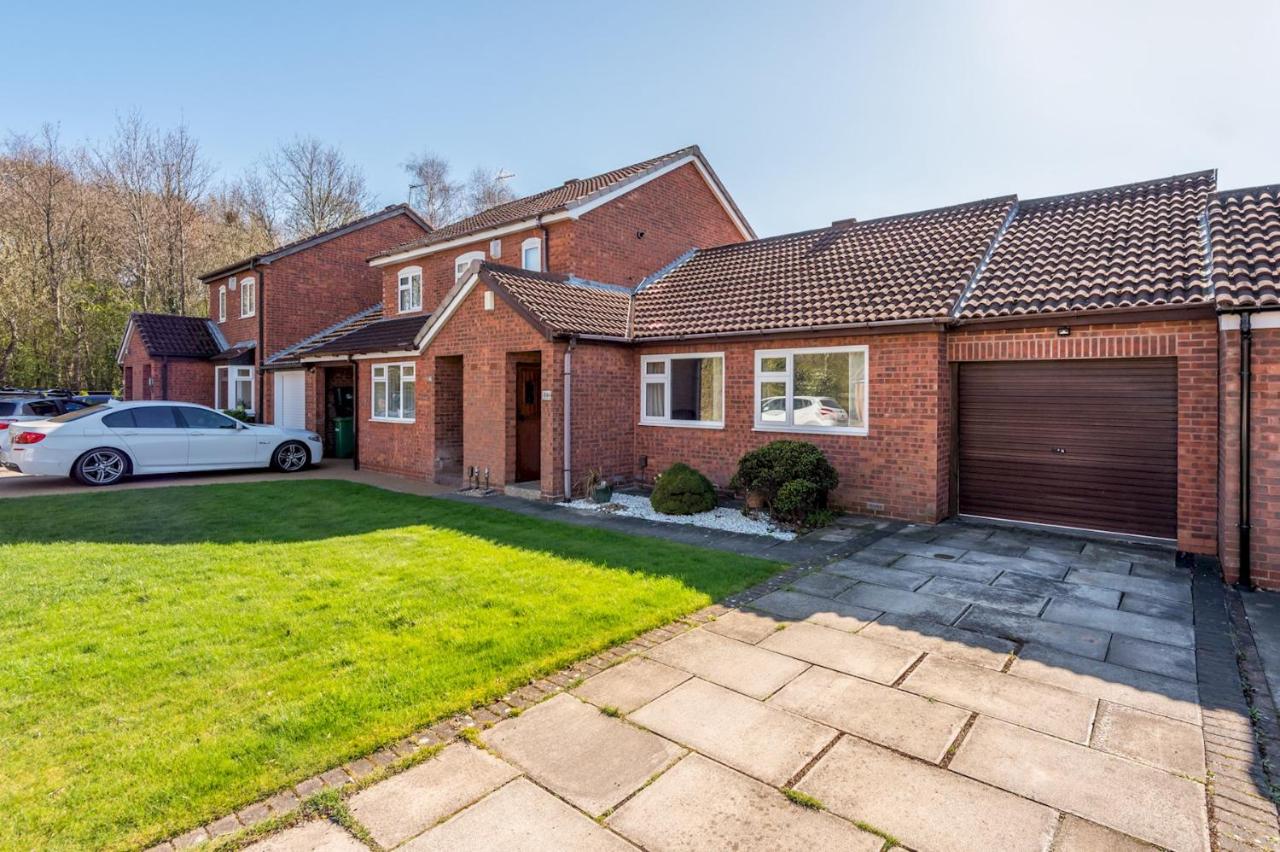 14 Acomb Wood Drive Peaceful 2-Bed Home in York with Free Parking - Pass the Keys — photo 6