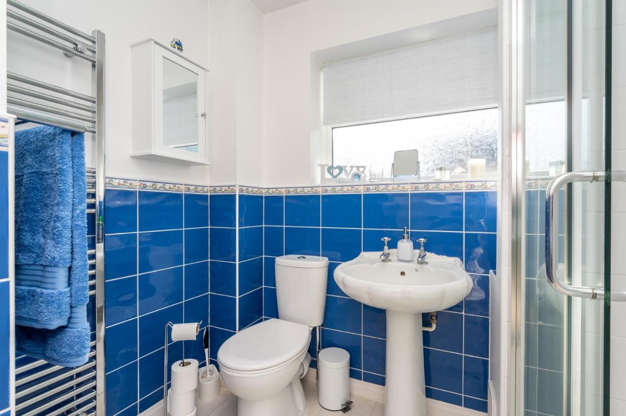 14 Acomb Wood Drive Peaceful 2-Bed Home in York with Free Parking - Pass the Keys — photo 8