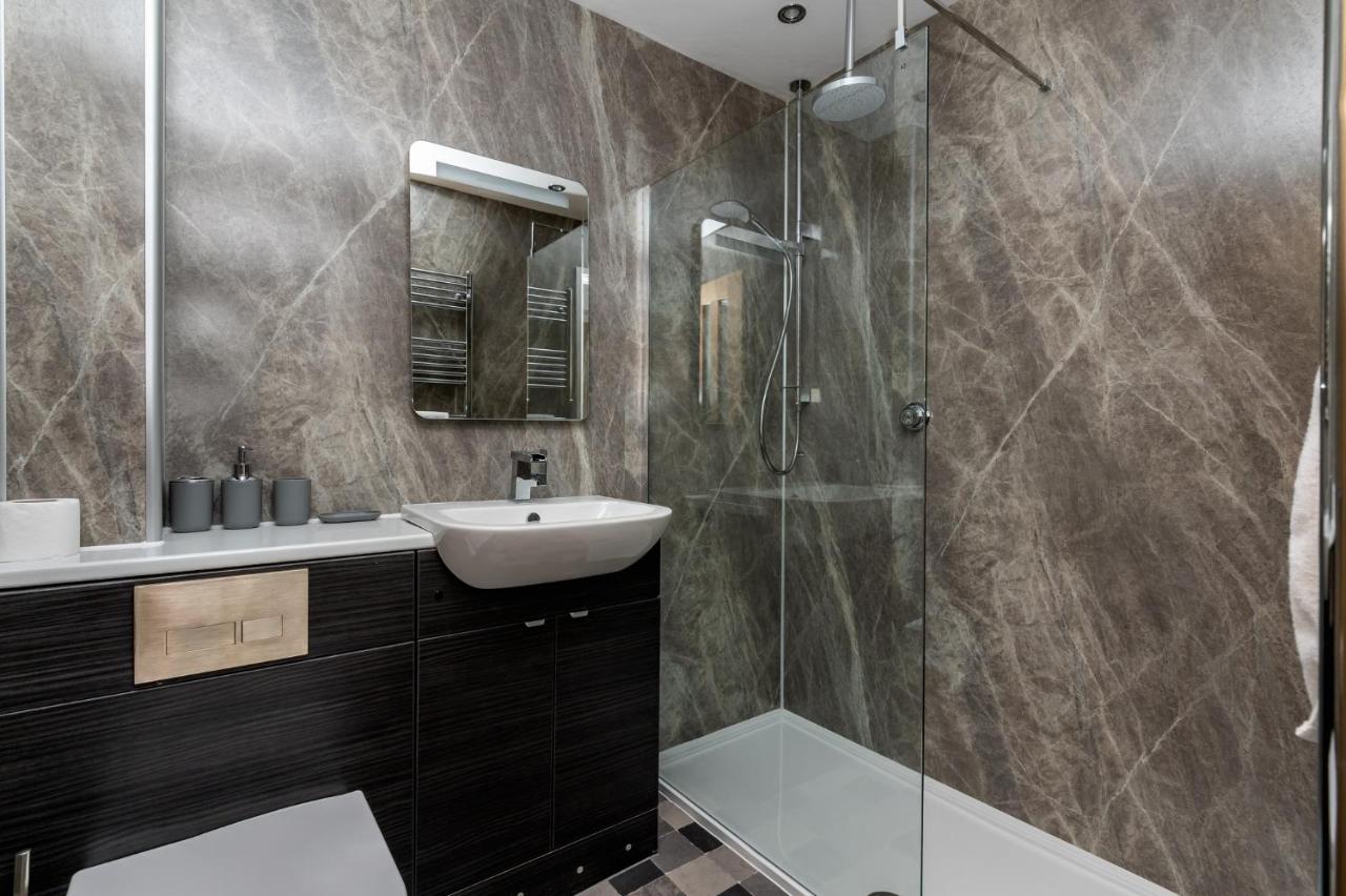 14 Feversham House Stylish 1-Bed Apartment with York Minster Views - Pass The Keys — photo 3