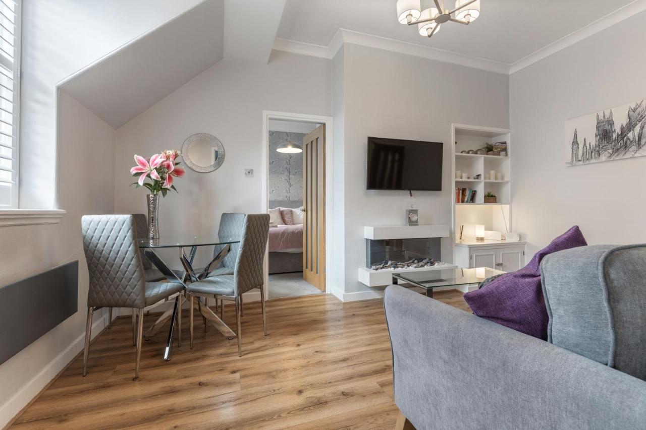 14 Feversham House Stylish 1-Bed Apartment with York Minster Views - Pass The Keys — photo 5