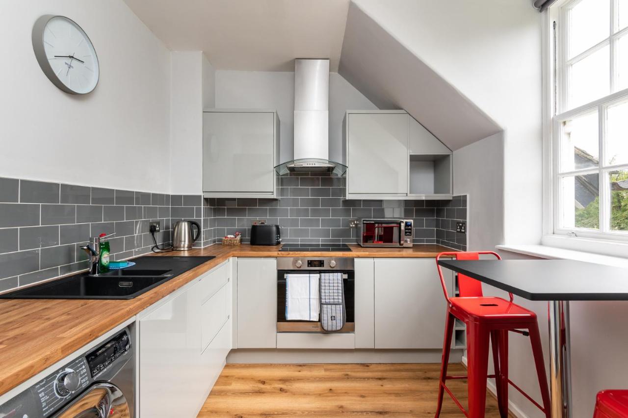 14 Feversham House Stylish 1-Bed Apartment with York Minster Views - Pass The Keys — photo 8
