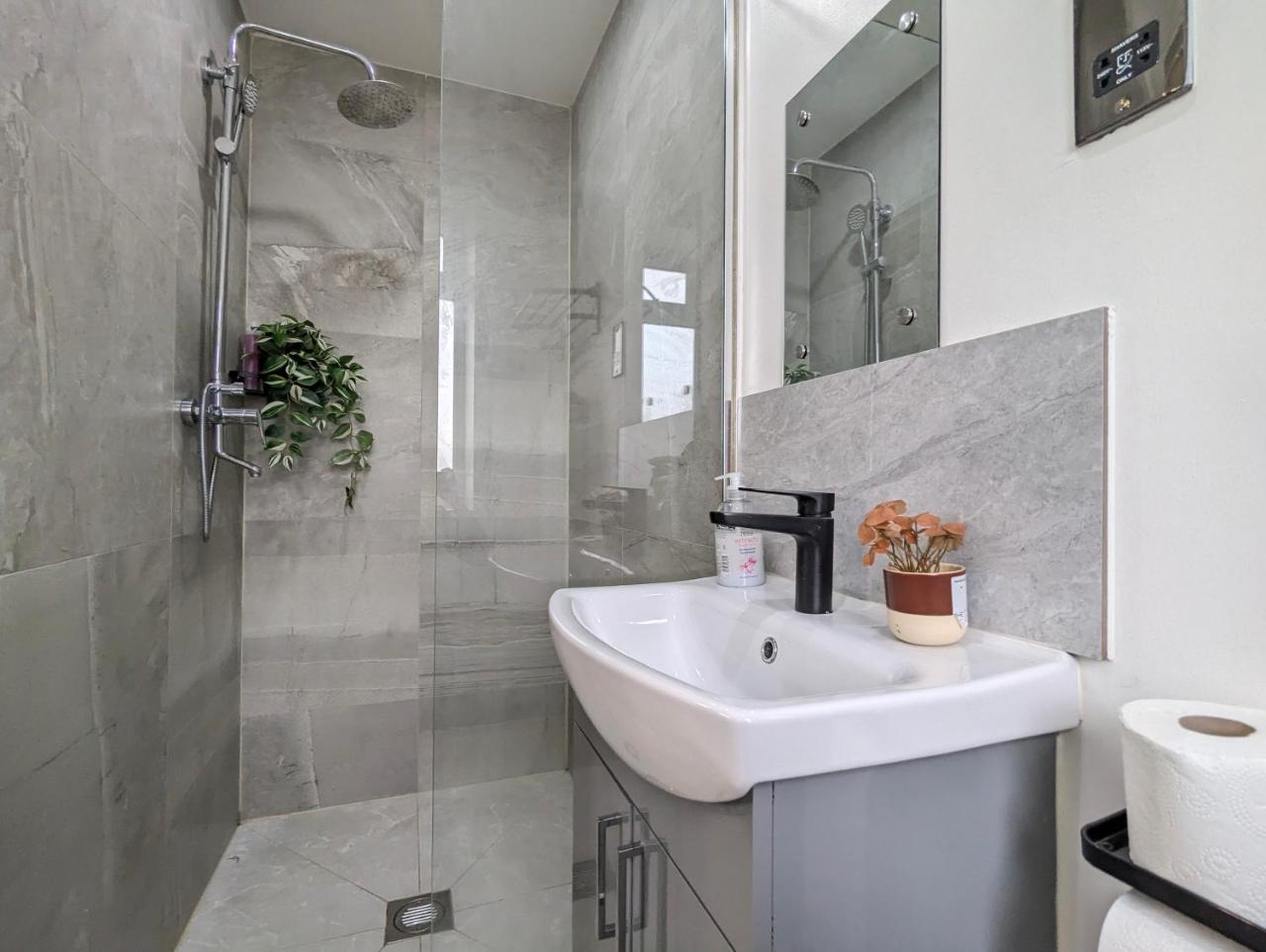 2 Ensuite Bedroom House Near Centre Free Parking — photo 8