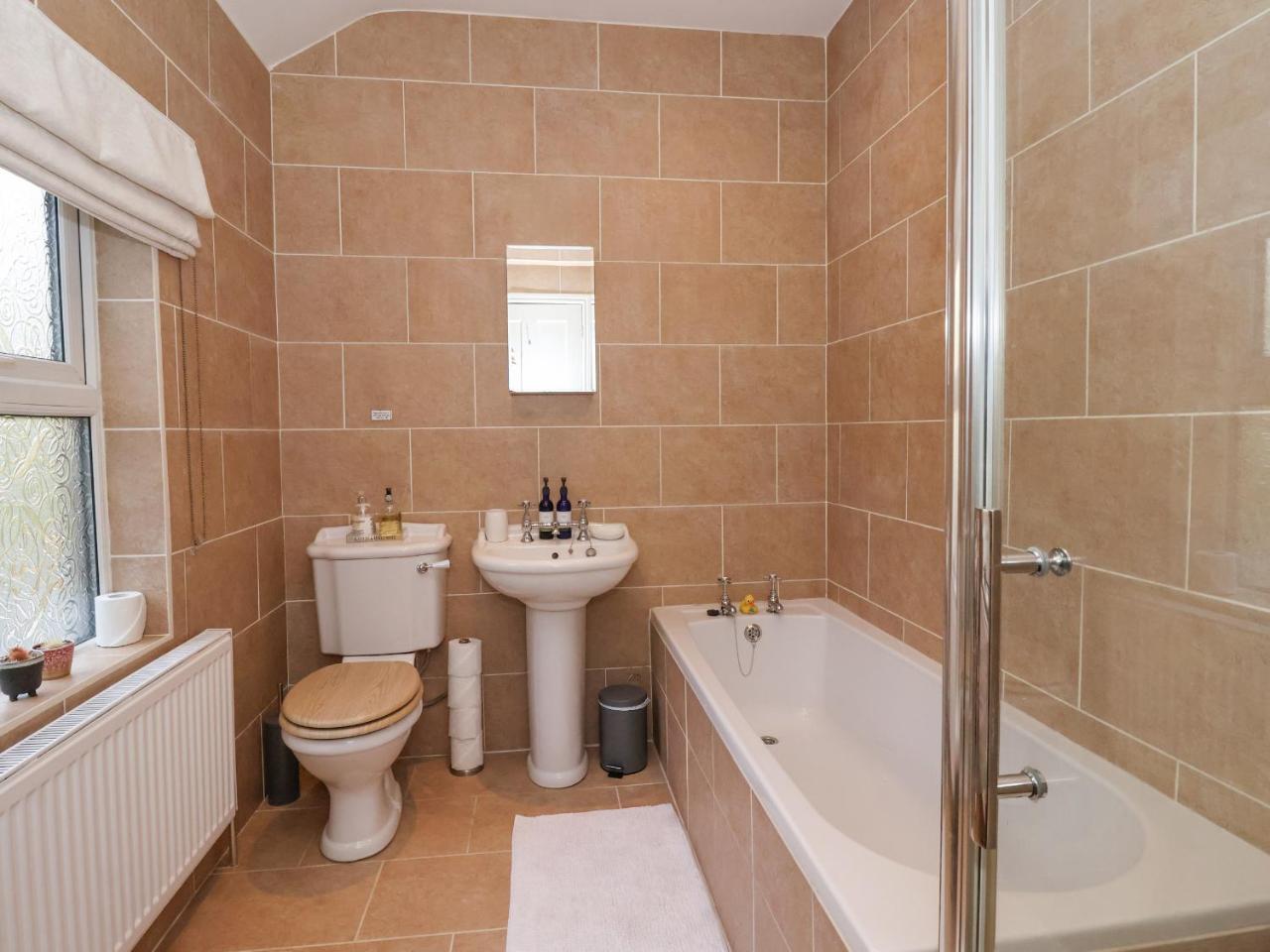 202 Salisbury Terrace — photo 3