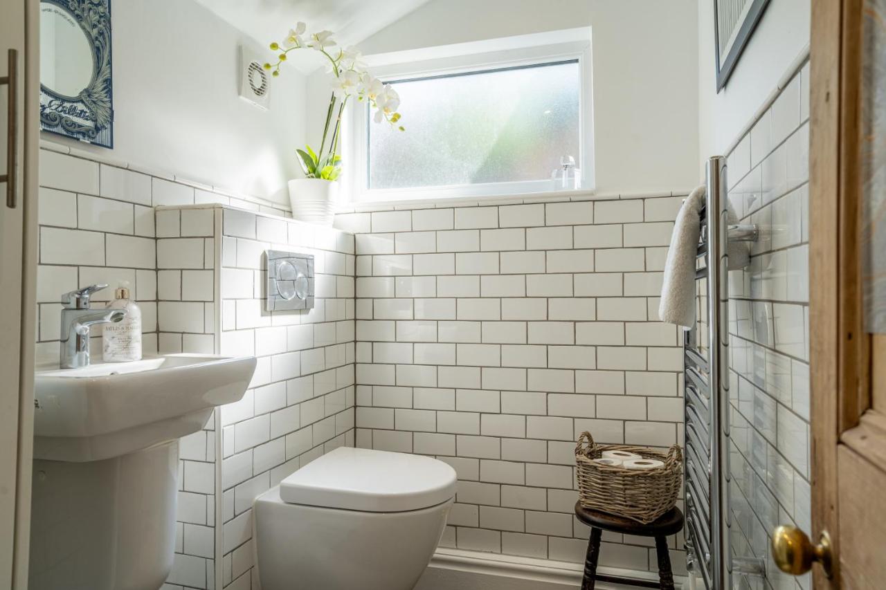 28 Queen Anne's Road — photo 3