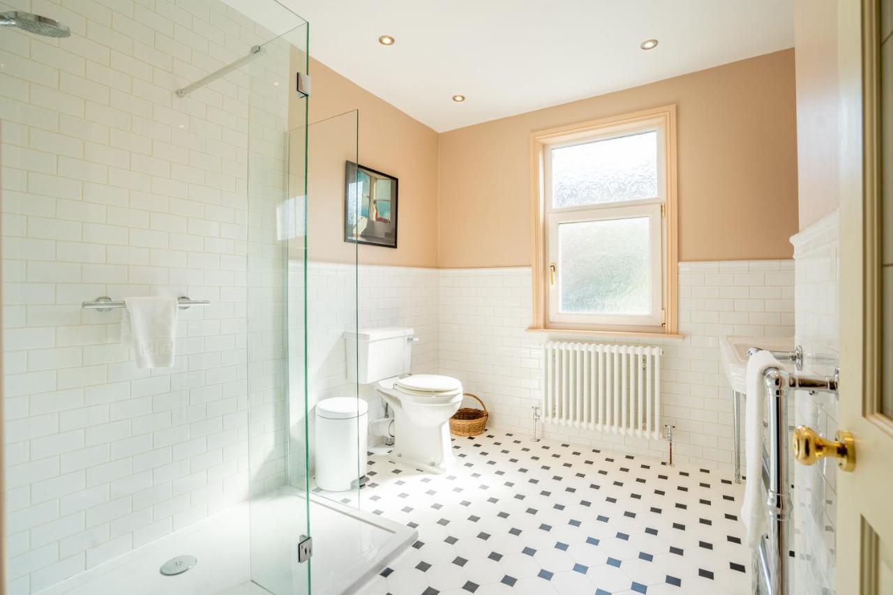 28 Queen Anne's Road — photo 8