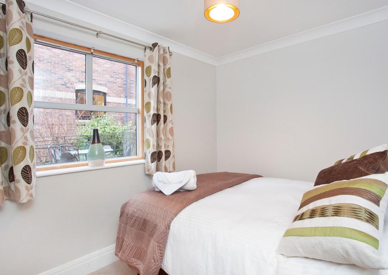 3 Emperors Wharf with Stunning River Views — photo 2