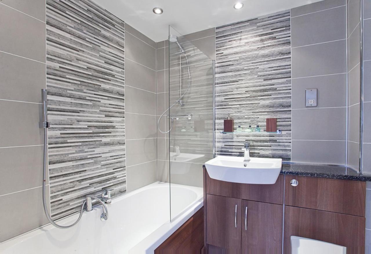 3 Emperors Wharf with Stunning River Views — photo 3