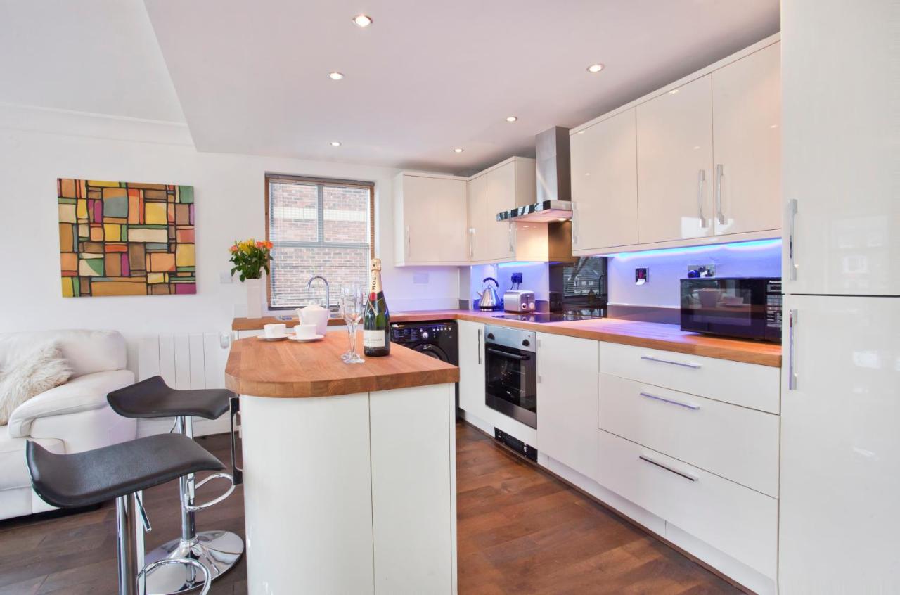 3 Emperors Wharf with Stunning River Views — photo 4