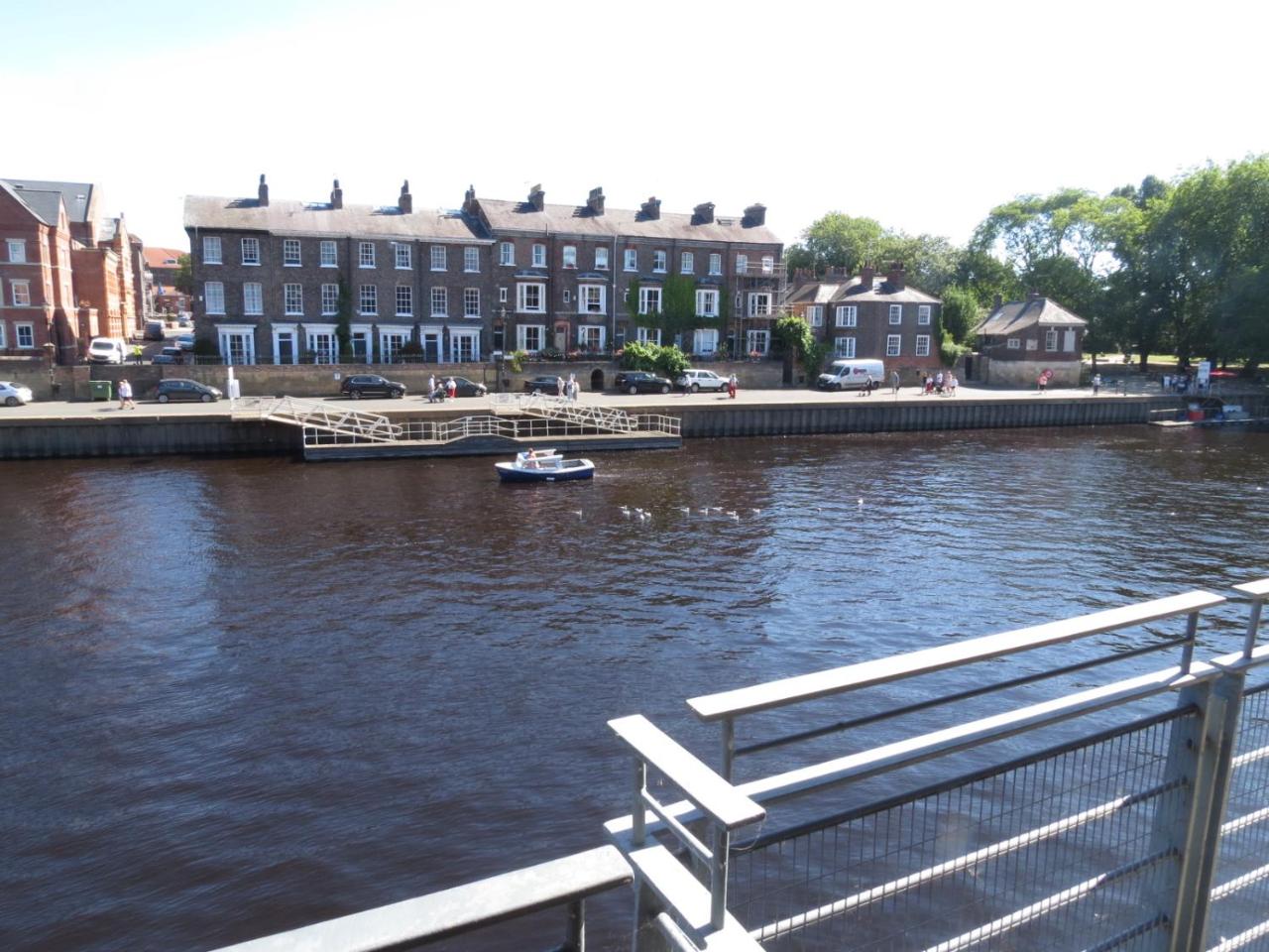 3 Emperors Wharf with Stunning River Views — photo 6
