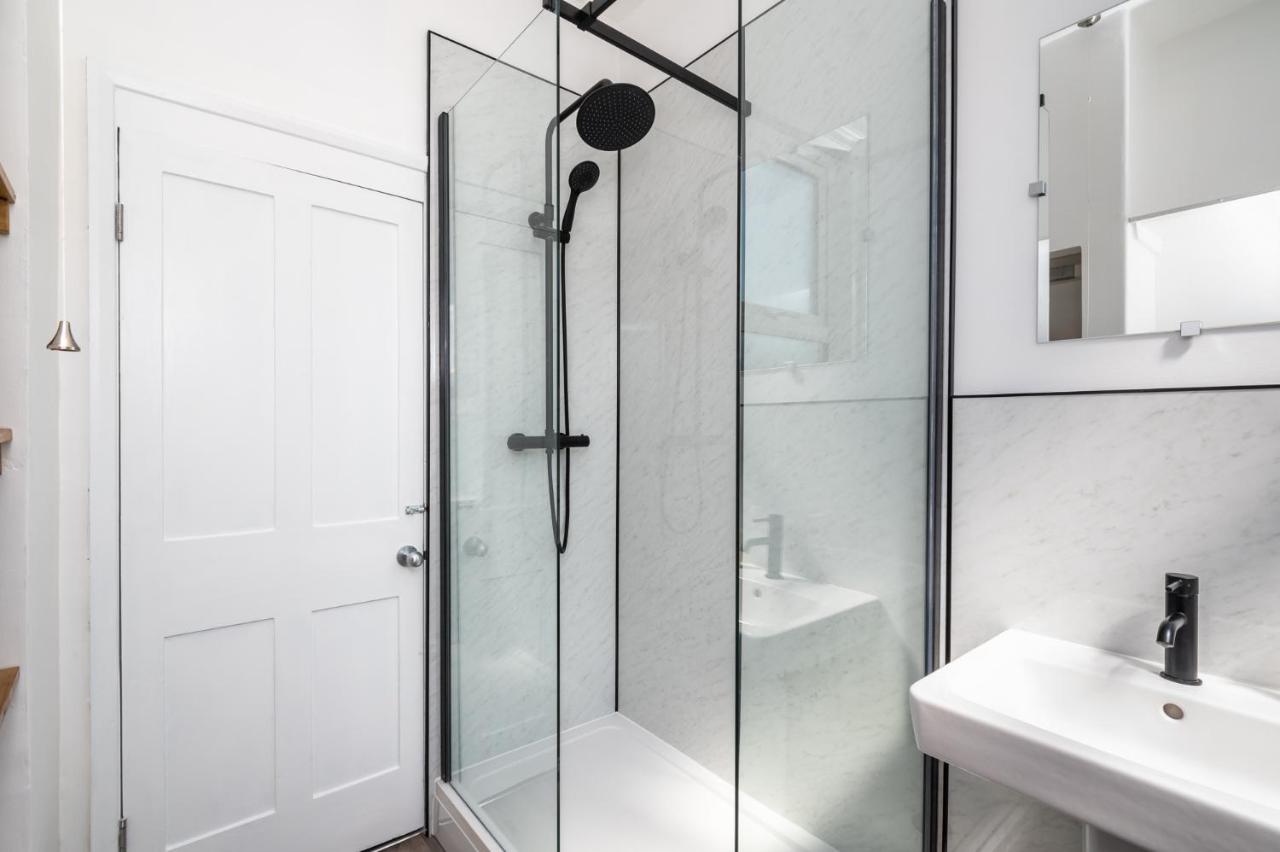 3 Hampden Street Stylish, Central 2-Bed York Terrace with Parking - Pass the Keys — photo 3