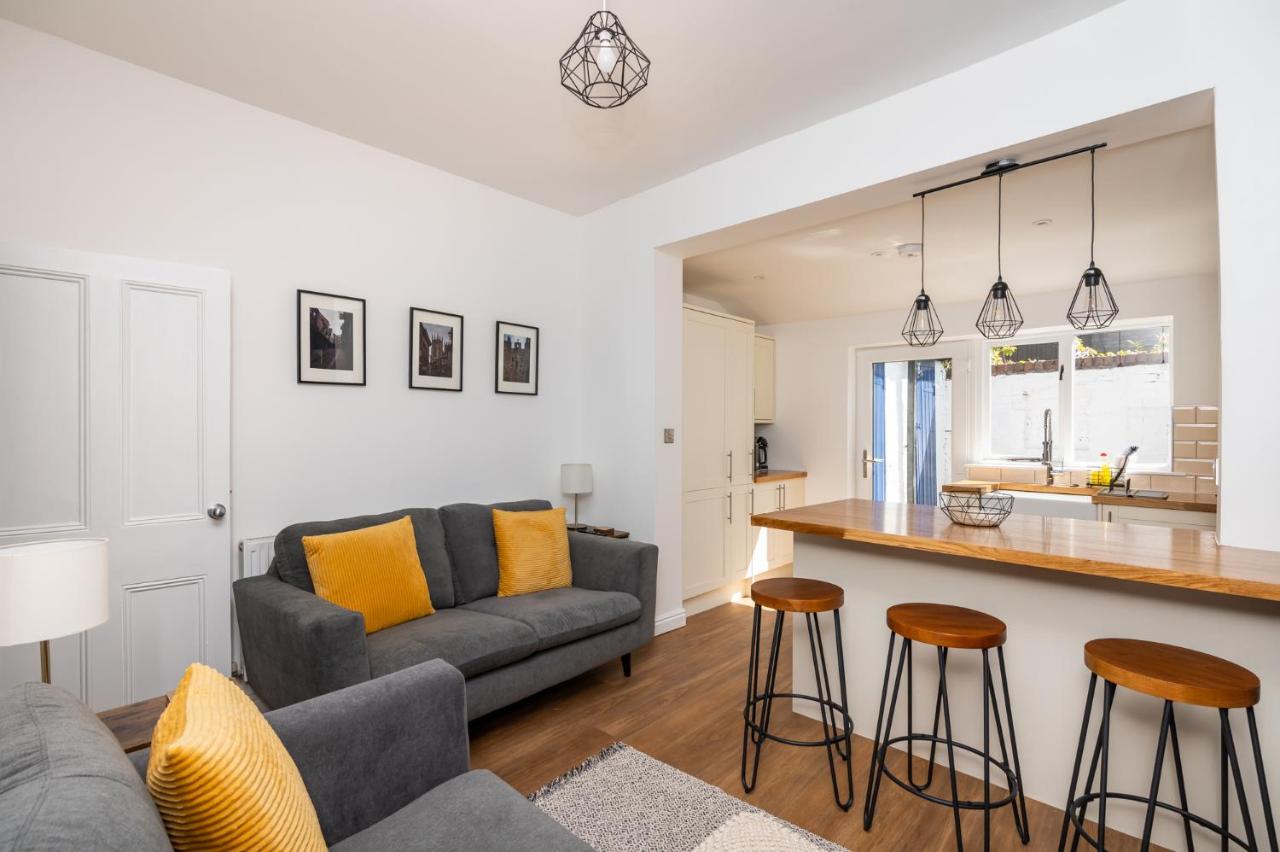 3 Hampden Street Stylish, Central 2-Bed York Terrace with Parking - Pass the Keys — photo 4