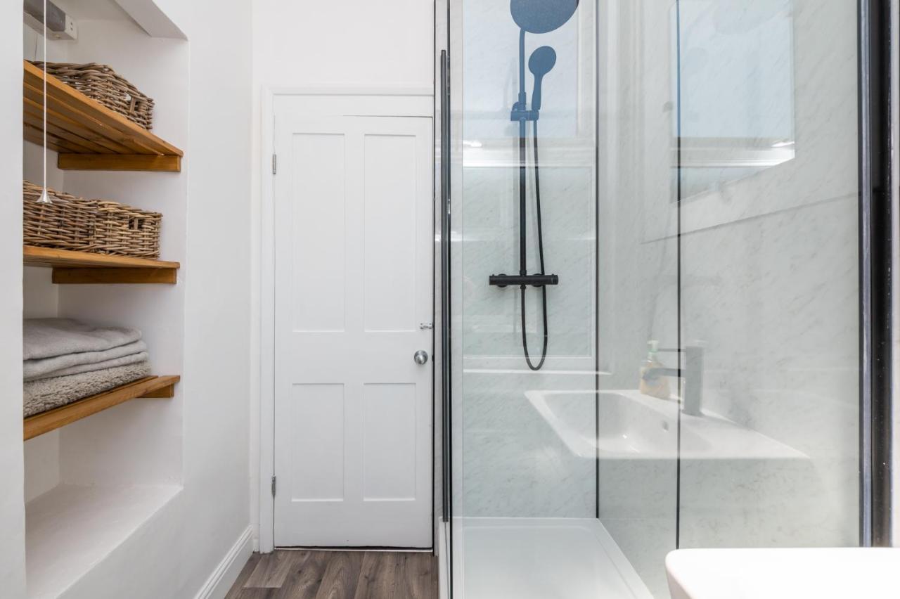 3 Hampden Street Stylish, Central 2-Bed York Terrace with Parking - Pass the Keys — photo 8