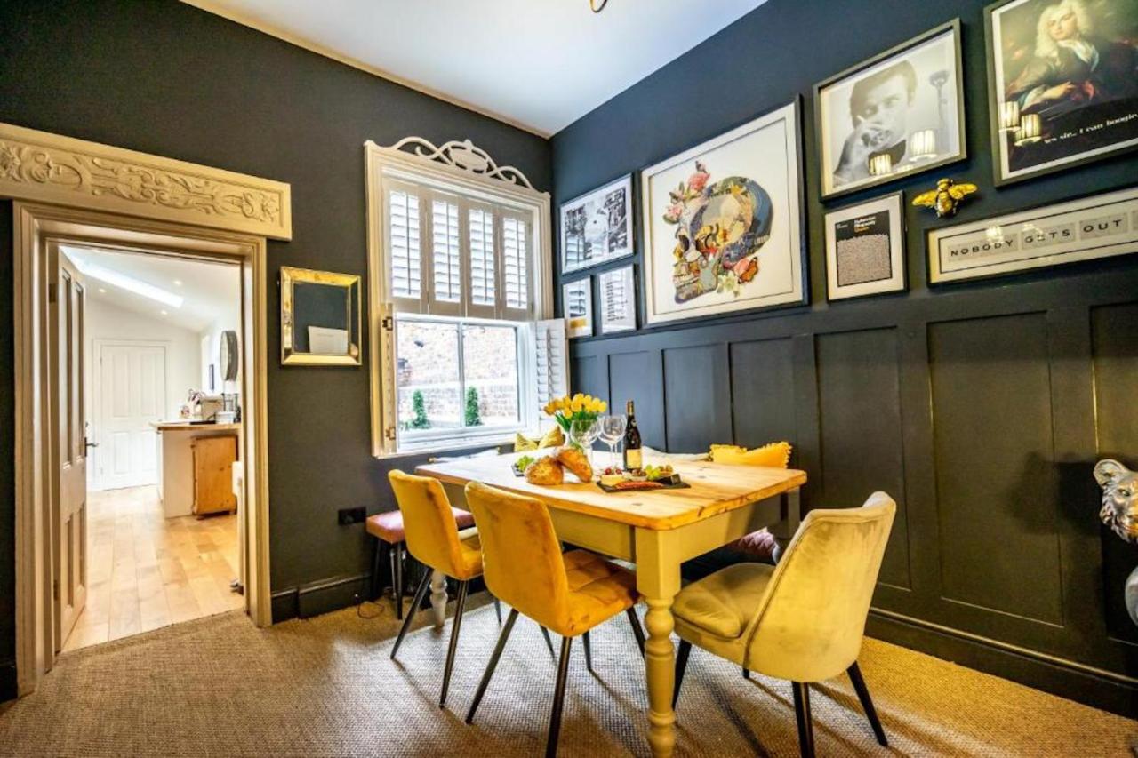 42 is the Answer- Stunning York townhouse appearing on TV Holiday Home Show — photo 5