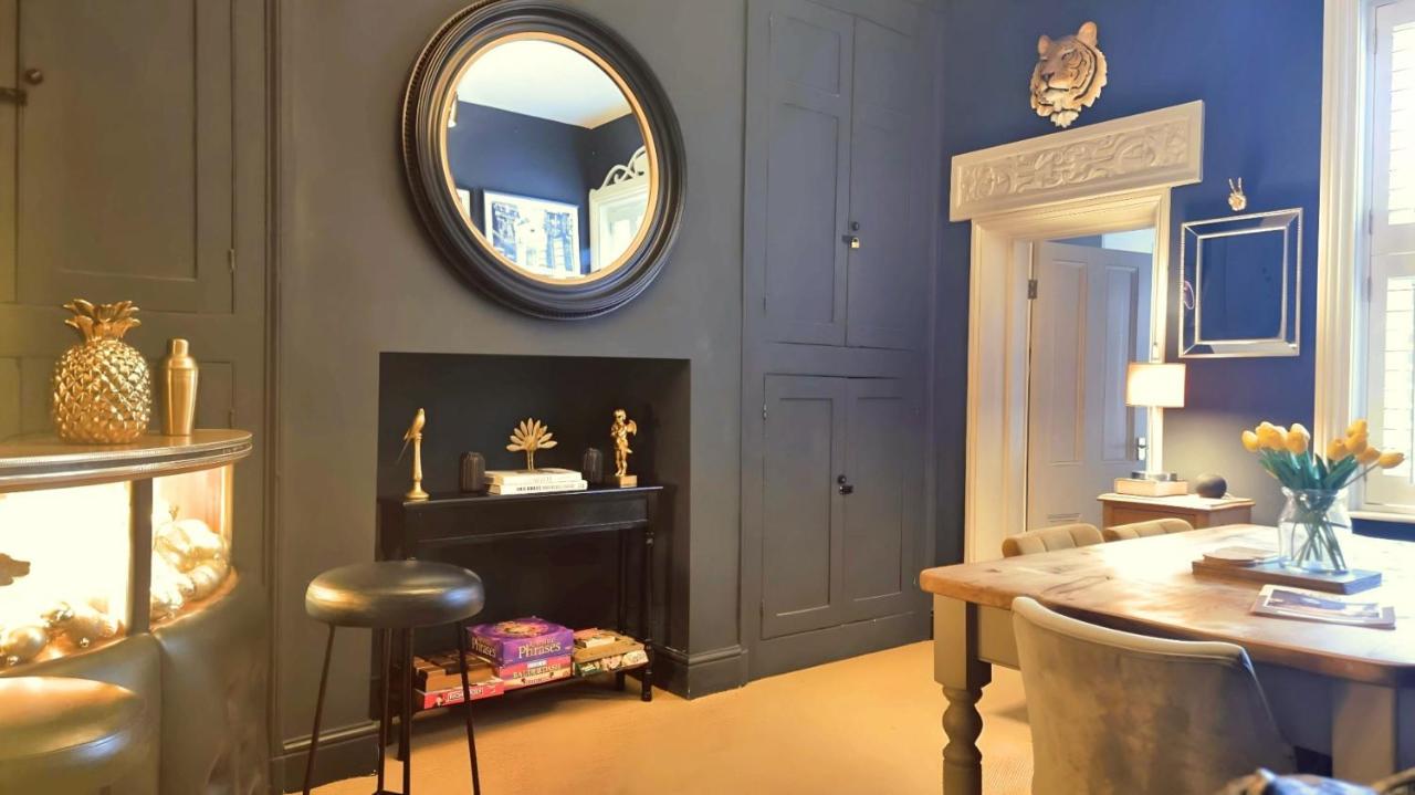 42 is the Answer- Stunning York townhouse appearing on TV Holiday Home Show — photo 8