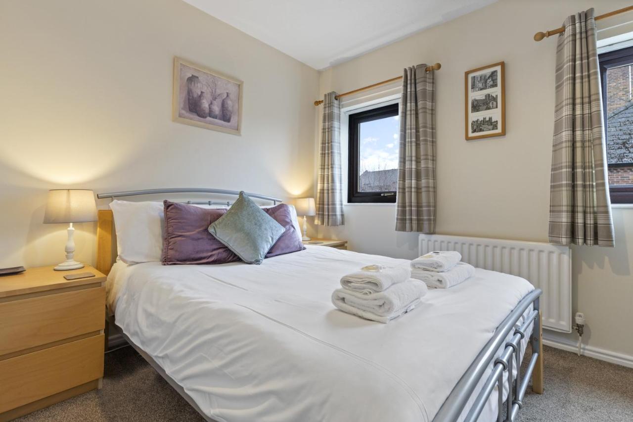 46 Fewster Way Cosy Townhouse in York with Parking Fossdyke - Pass the Keys — photo 2