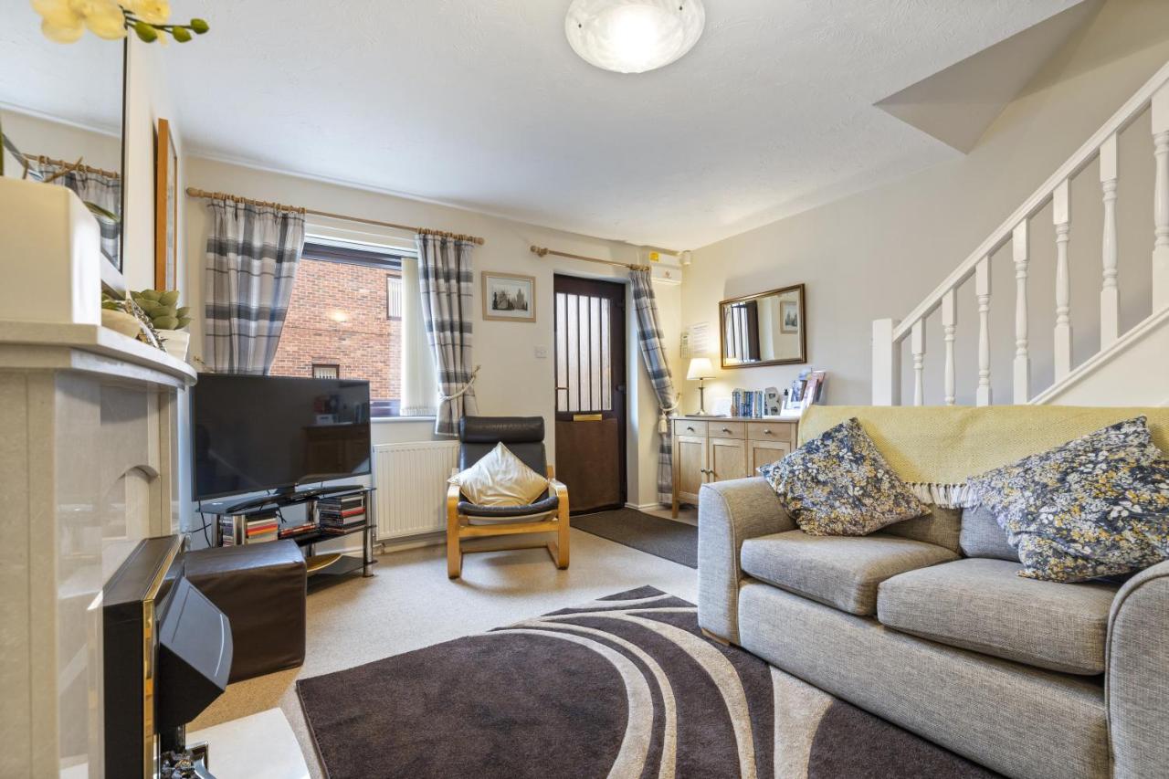 46 Fewster Way Cosy Townhouse in York with Parking Fossdyke - Pass the Keys — photo 5