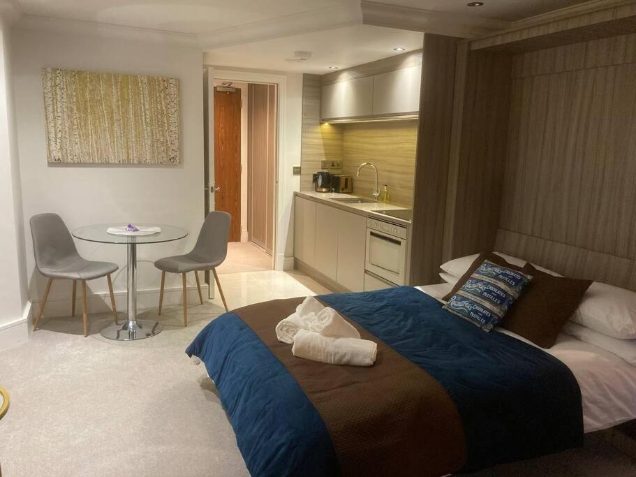 48 Cocoa Suites, York City Centre — photo 2