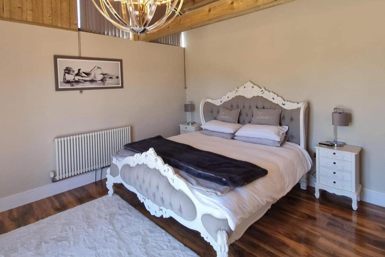 4Bed Lodge Sleeps8-Pet Friendly-Hot Tub-Log Burner — photo 8