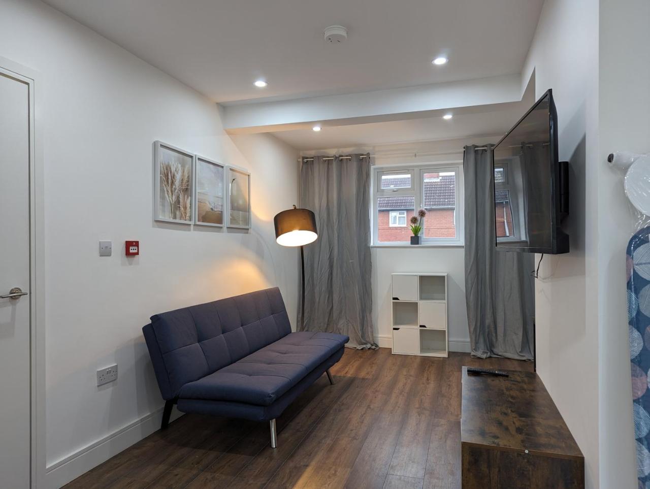 5 Ensuite Bedroom House Near Centre Free Parking — photo 6