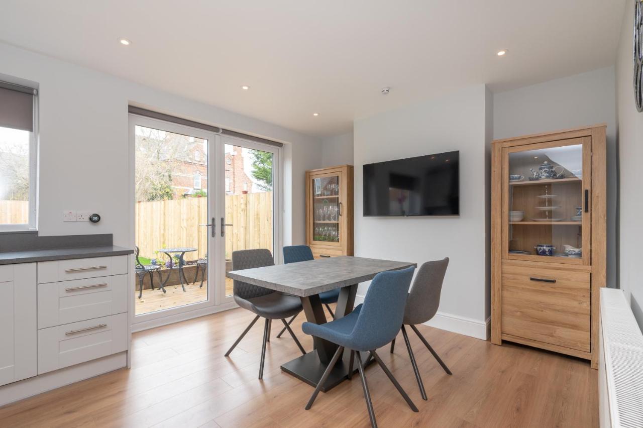 51 Main Avenue Luxurious Modern York House with Garden & Parking Pass the Keys — photo 4