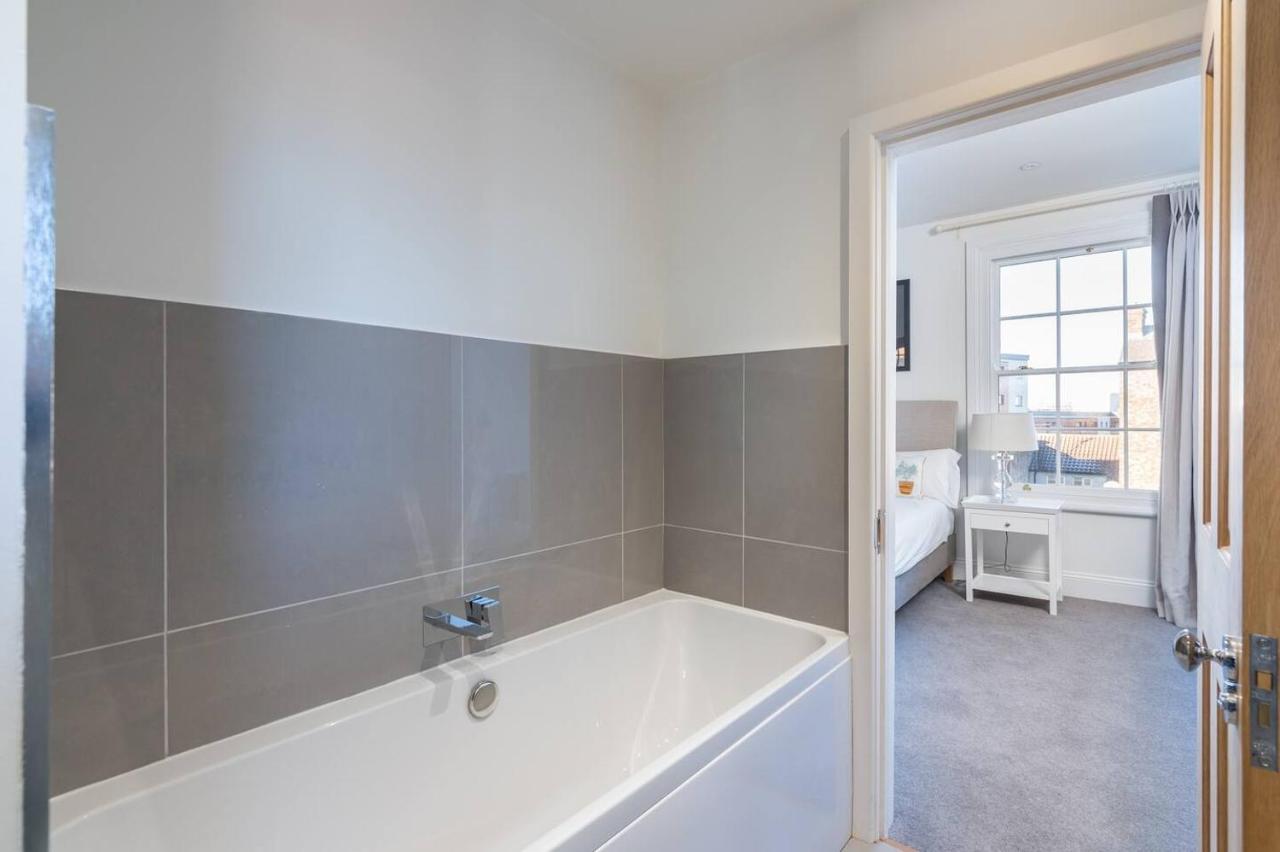 59 Blossom Street Luxurious, Central Duplex in York with Parking - Pass the Keys — photo 3