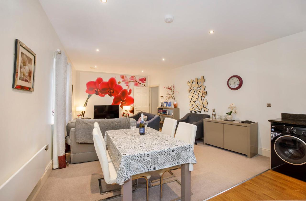 6 Hunter House -Free onsite Parking — photo 4