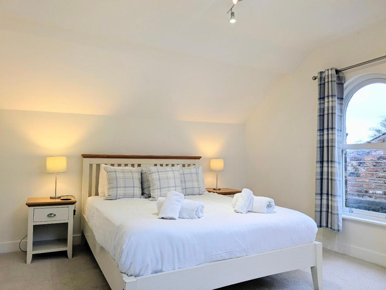 7 Bluebridge Court with Free Parking — photo 7