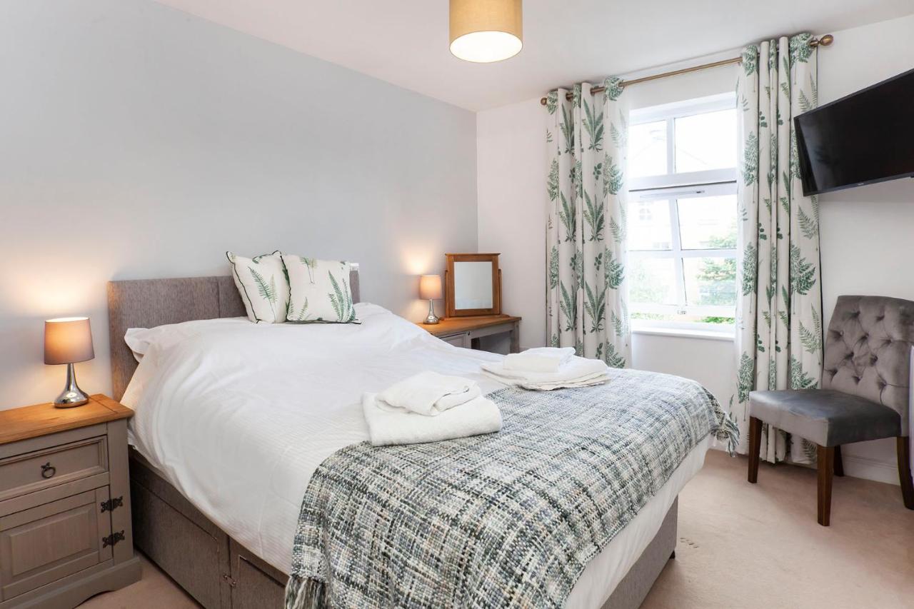 7 Gibson House - Chic City Centre Apartment with Parking — photo 2