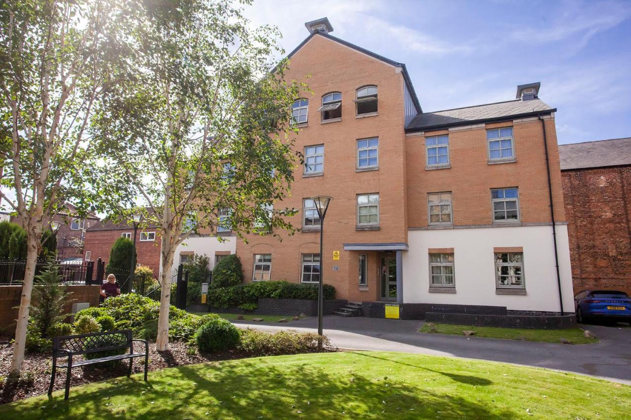 7 Gibson House - Chic City Centre Apartment with Parking — photo 6