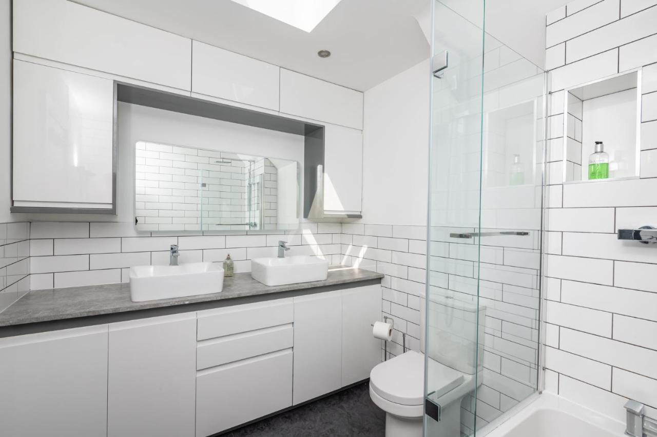 73 East Parade, Cherry Tree Apt Modern 3-bed Duplex Apt in York with 75 inch TV - Pass The Keys — photo 3