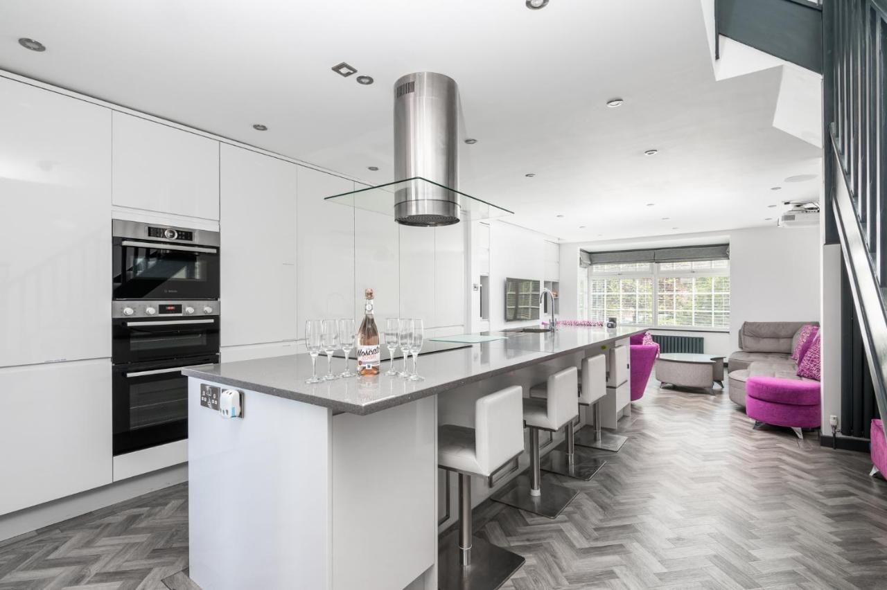 73 East Parade, Cherry Tree Apt Modern 3-bed Duplex Apt in York with 75 inch TV - Pass The Keys — photo 4