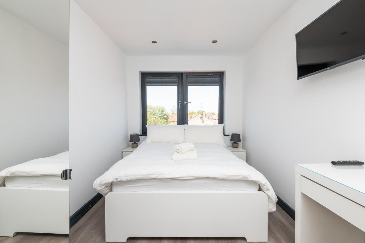 73 East Parade, Cherry Tree Apt Modern 3-bed Duplex Apt in York with 75 inch TV - Pass The Keys — photo 7
