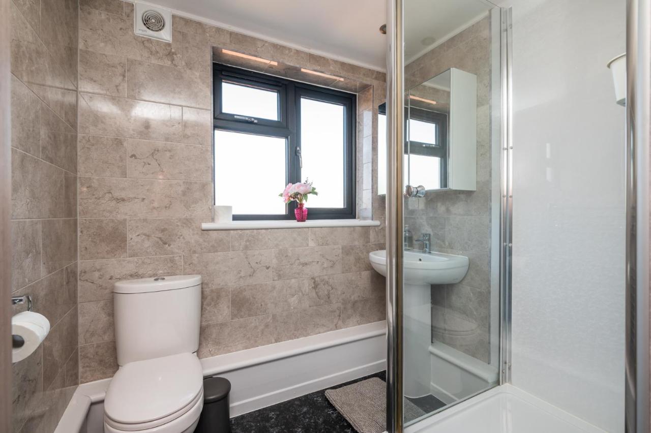 73 East Parade, Cherry Tree Apt Modern 3-bed Duplex Apt in York with 75 inch TV - Pass The Keys — photo 8