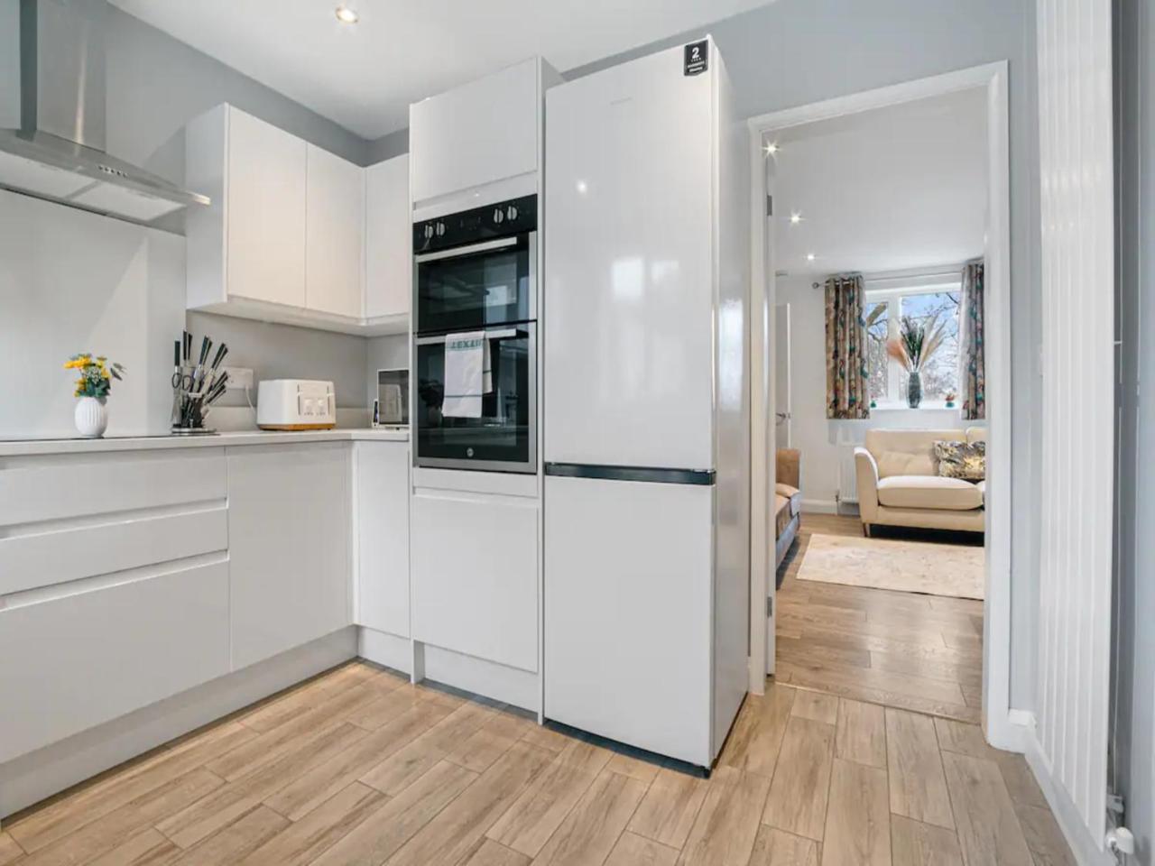 8 Eighth Ave Retreat On The Green Beautiful 4-Bed Home Pass The Keys — photo 4