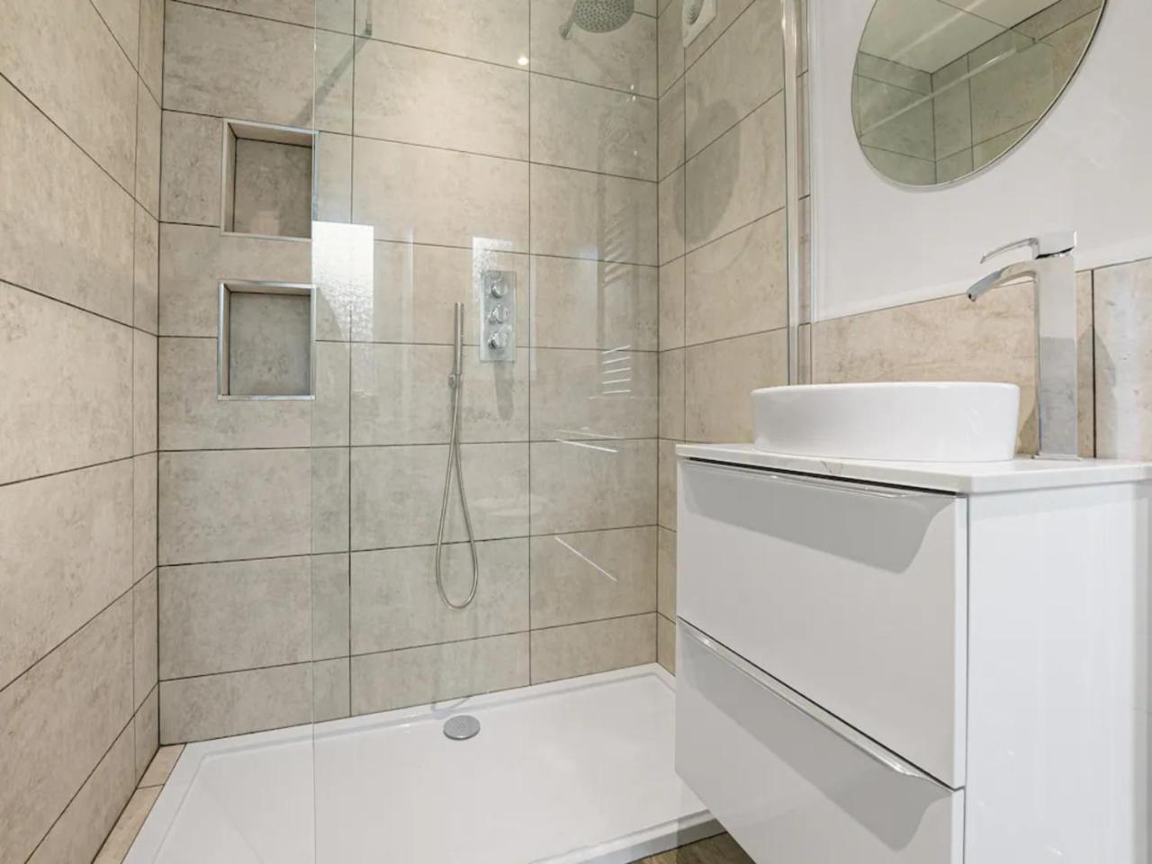 8 Eighth Ave Retreat On The Green Beautiful 4-Bed Home Pass The Keys — photo 8