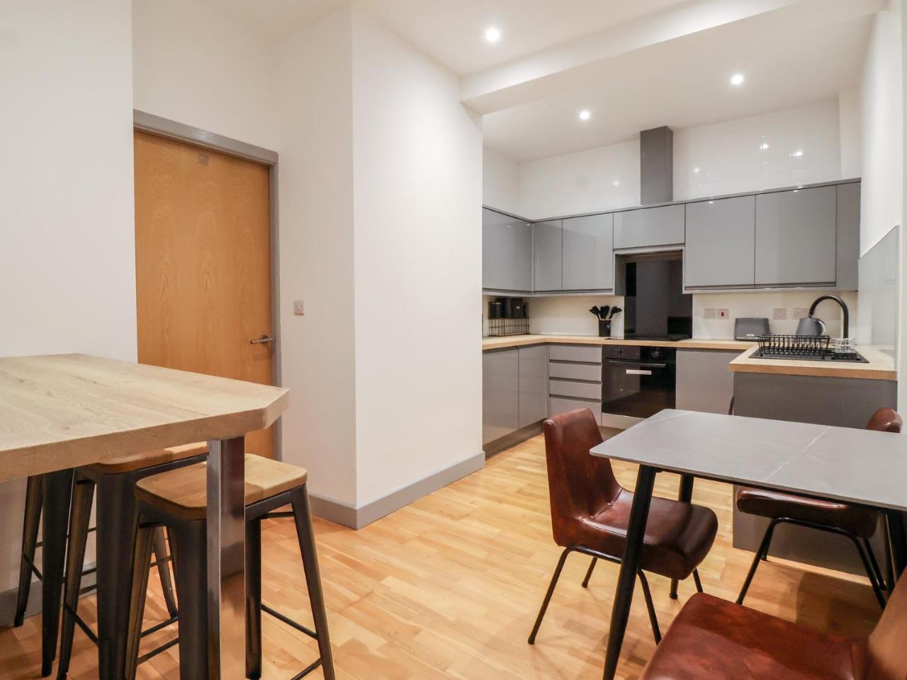 Apartment 10 — photo 4