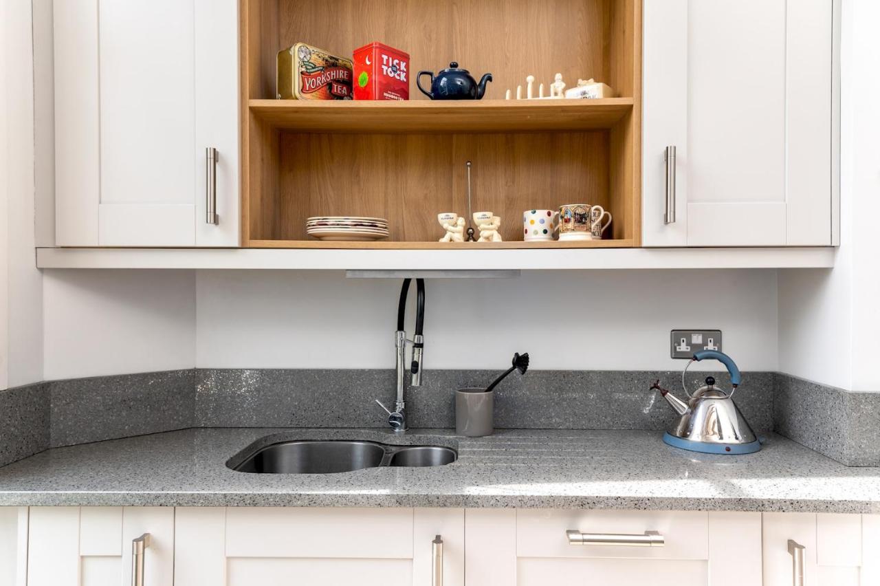 Apt 2, 2 Driffield Terrace Bright & Spacious 2-Bed Apartment in York - Pass The Keys — photo 3