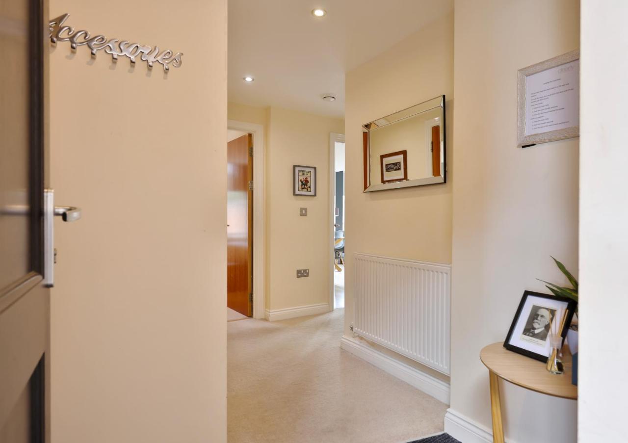 Aspire - 2 bed, parking, 3 minute walk to minster — photo 3