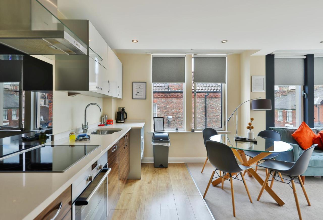 Aspire - 2 bed, parking, 3 minute walk to minster — photo 4