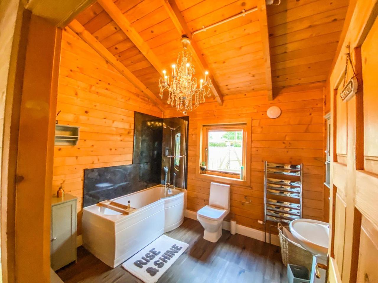Beautiful 3-Bed Luxury Private Lodge in York — photo 8