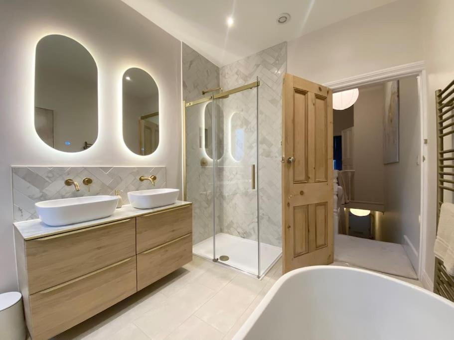 Beautiful Period York Property with free parking, York, Yorkshire