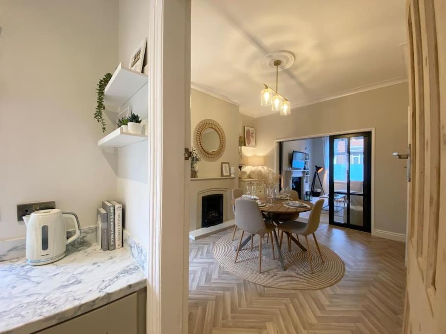 Beautiful Period York Property with free parking — photo 3