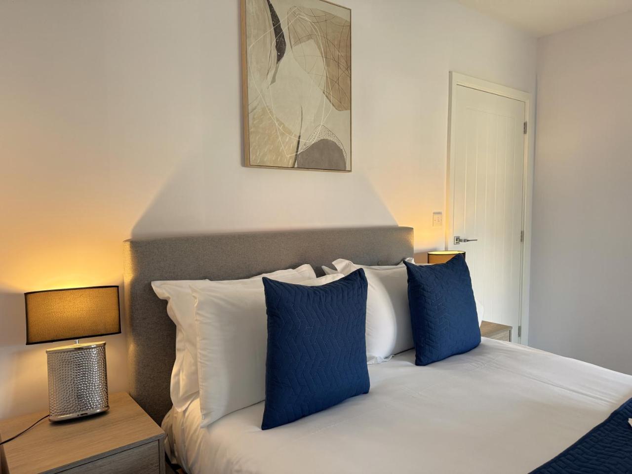 Boutique Abode in York-Parking — photo 2