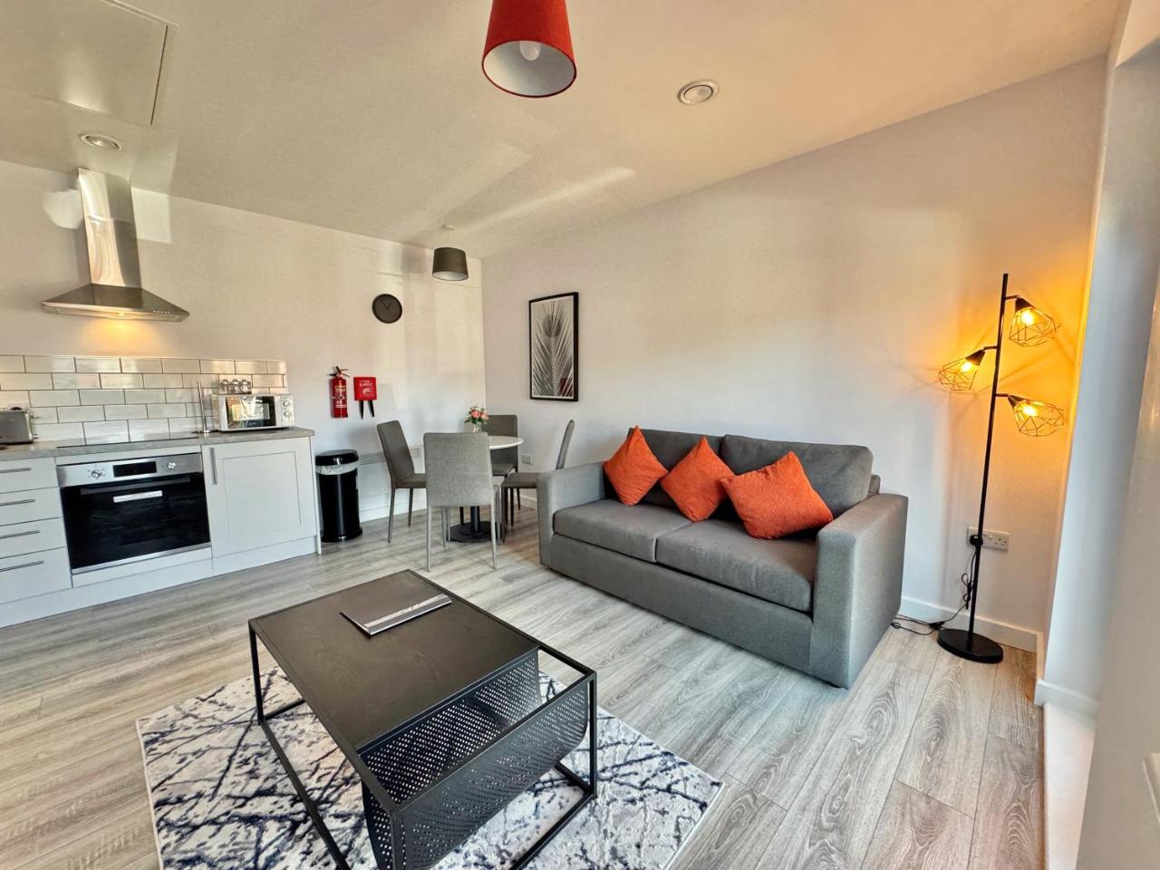 Boutique Abode in York-Parking — photo 4