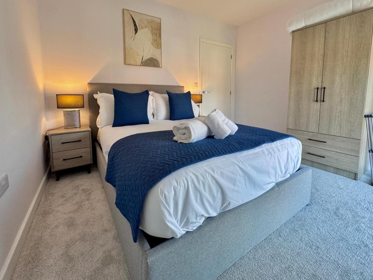 Boutique Abode in York-Parking — photo 7